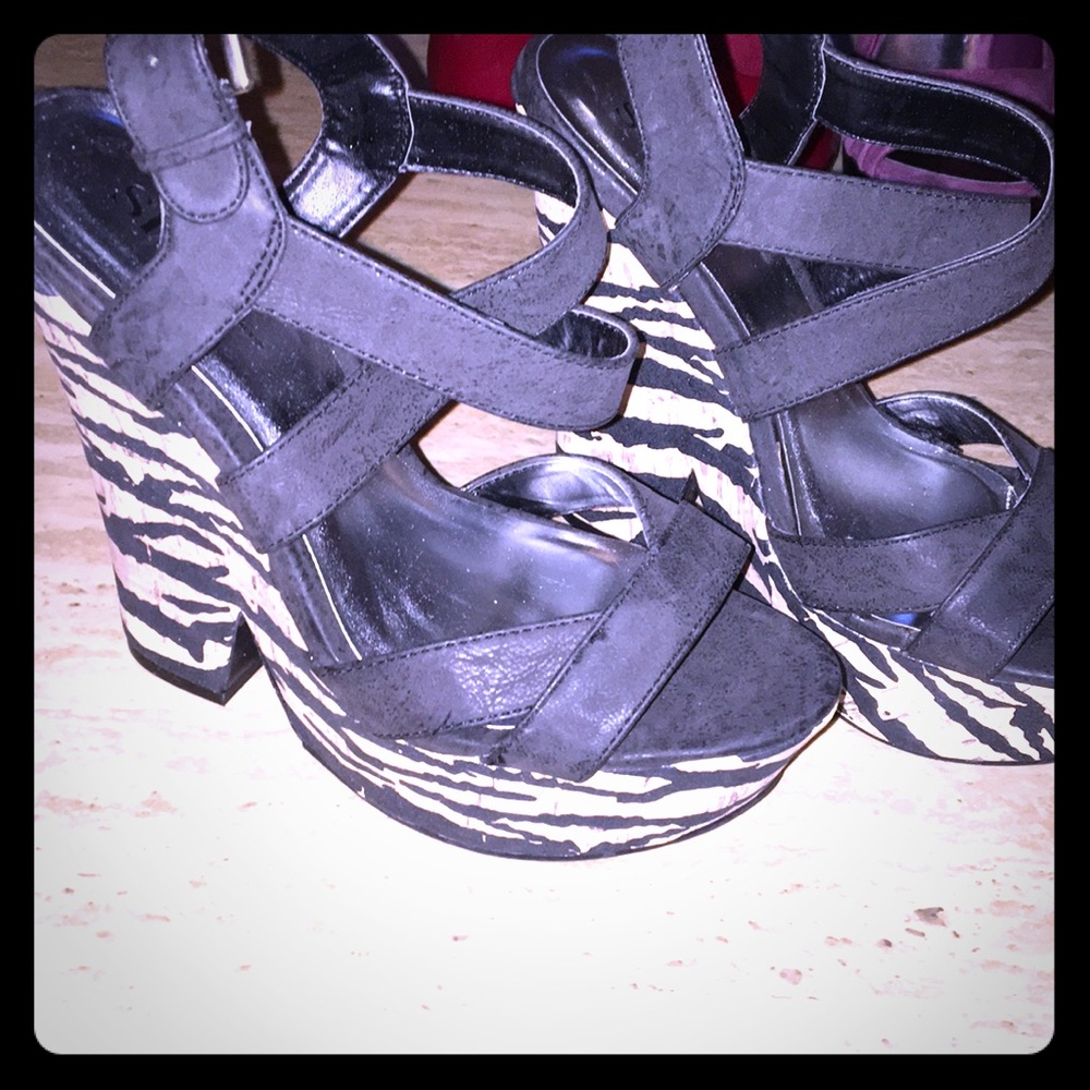 Shi by Journey’s Wedge sandals